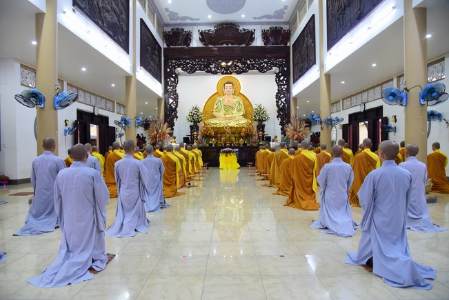 Pratimoksa commandment rite